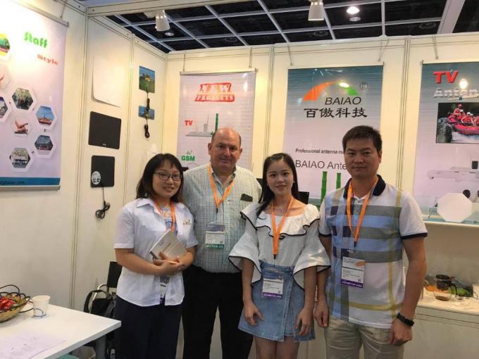 चूसने वाली डिस्क के साथ टेलीस्कोपिक 5 - 28dBi कार टीवी वाईफाई एंटीना 13